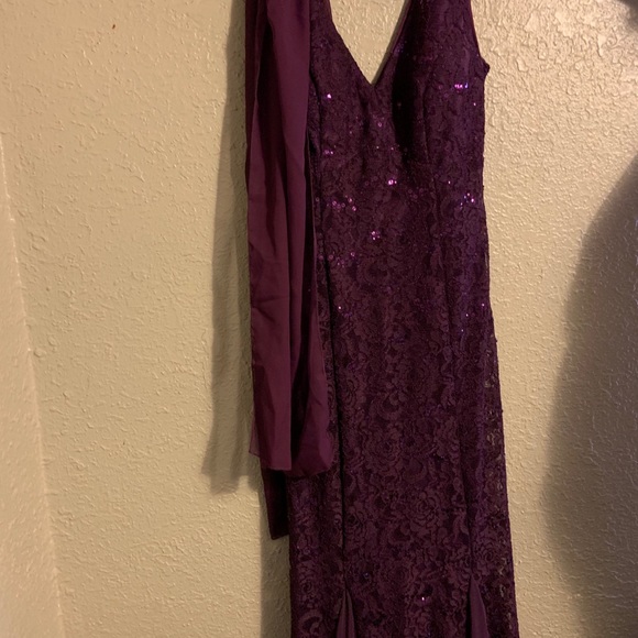 Gown - Picture 2 of 4